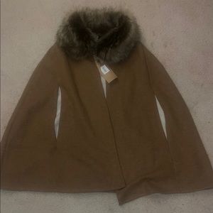 NWT Modena Faux Fur Collar Cape